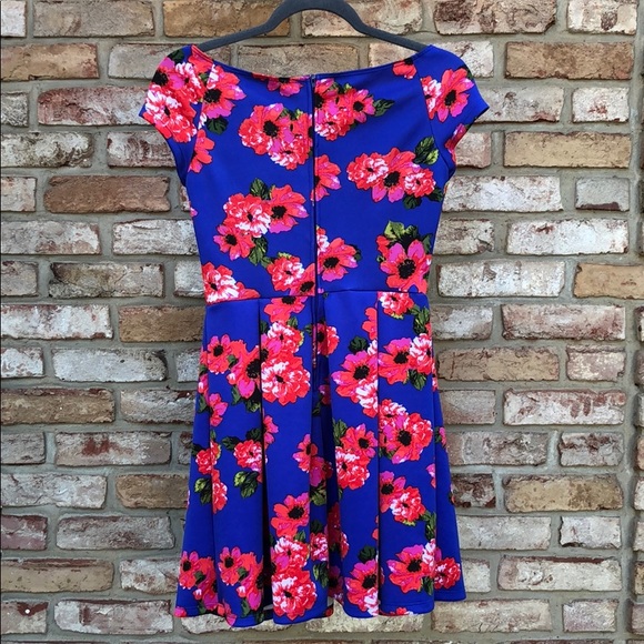 B. Darlin Floral Dress - Picture 3 of 5